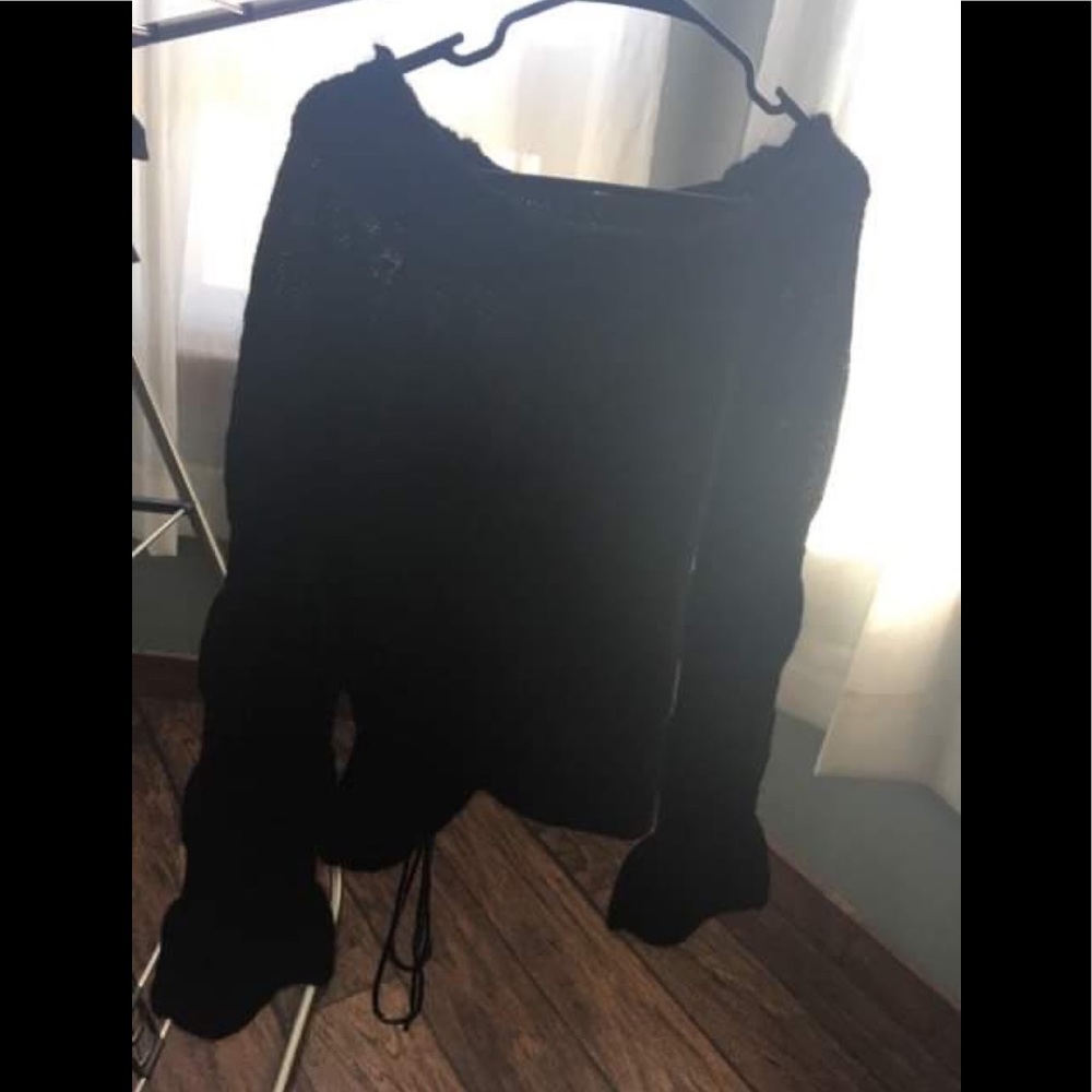 Victoria’s Secret Off the Shoulder - Picture 7 of 7